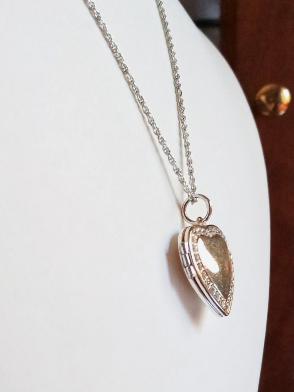 ✧✧✧❤︎ Vintage 2004 Avon "Rhinestone Halo" Heart Locket ❤︎✧✧✧ - Picture 11 of 16